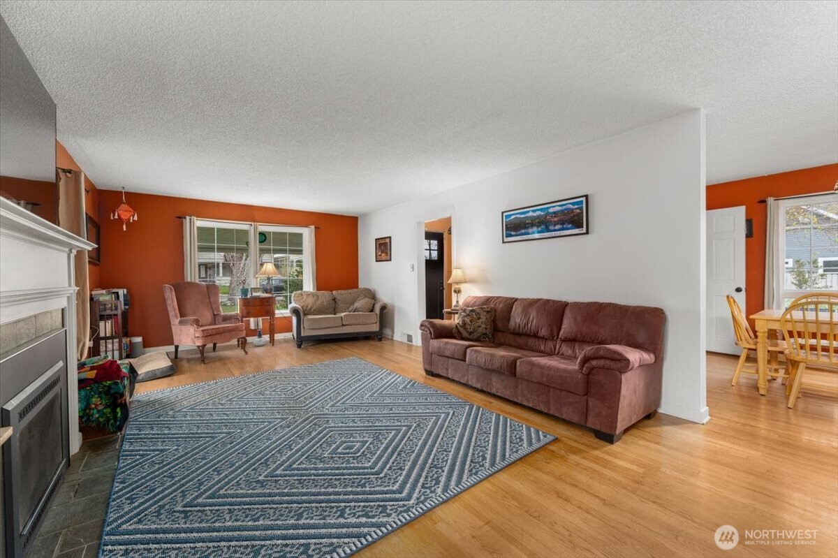 225 S Division Street Property Photo 6