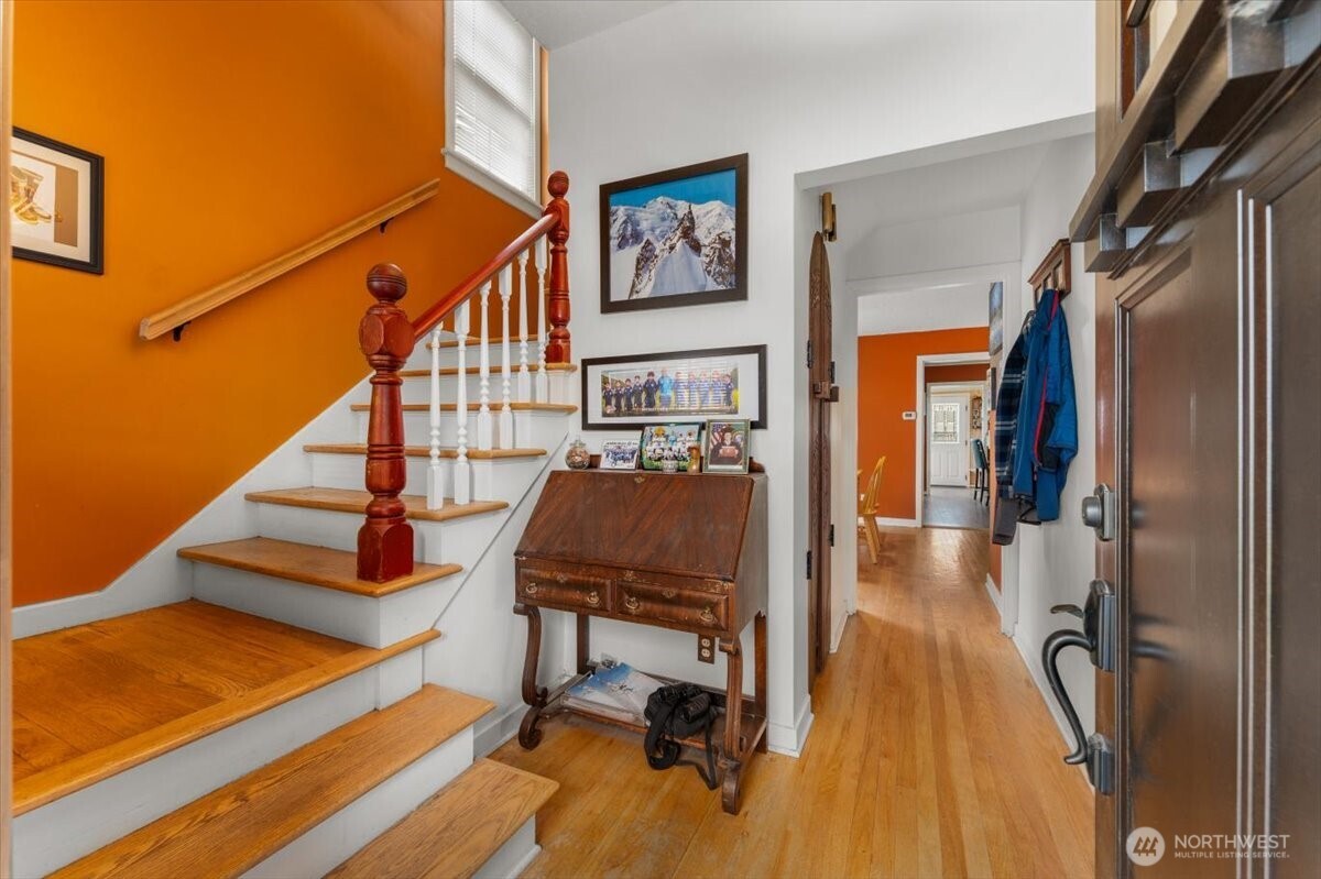 225 S Division Street Property Photo 8