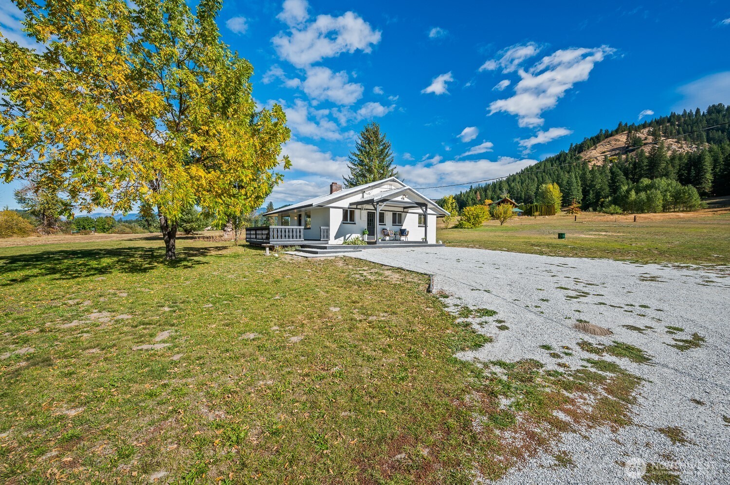 18451 Camp 12 Rd Property Photo 4