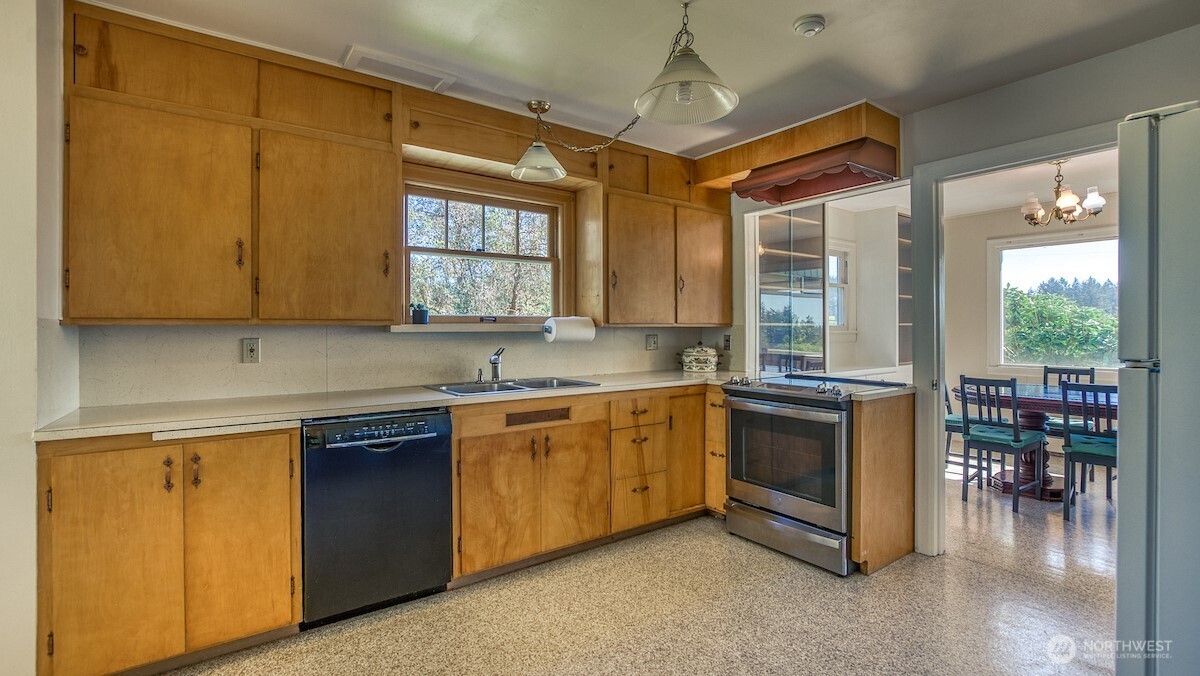445 Point Lawrence Road Property Photo 13
