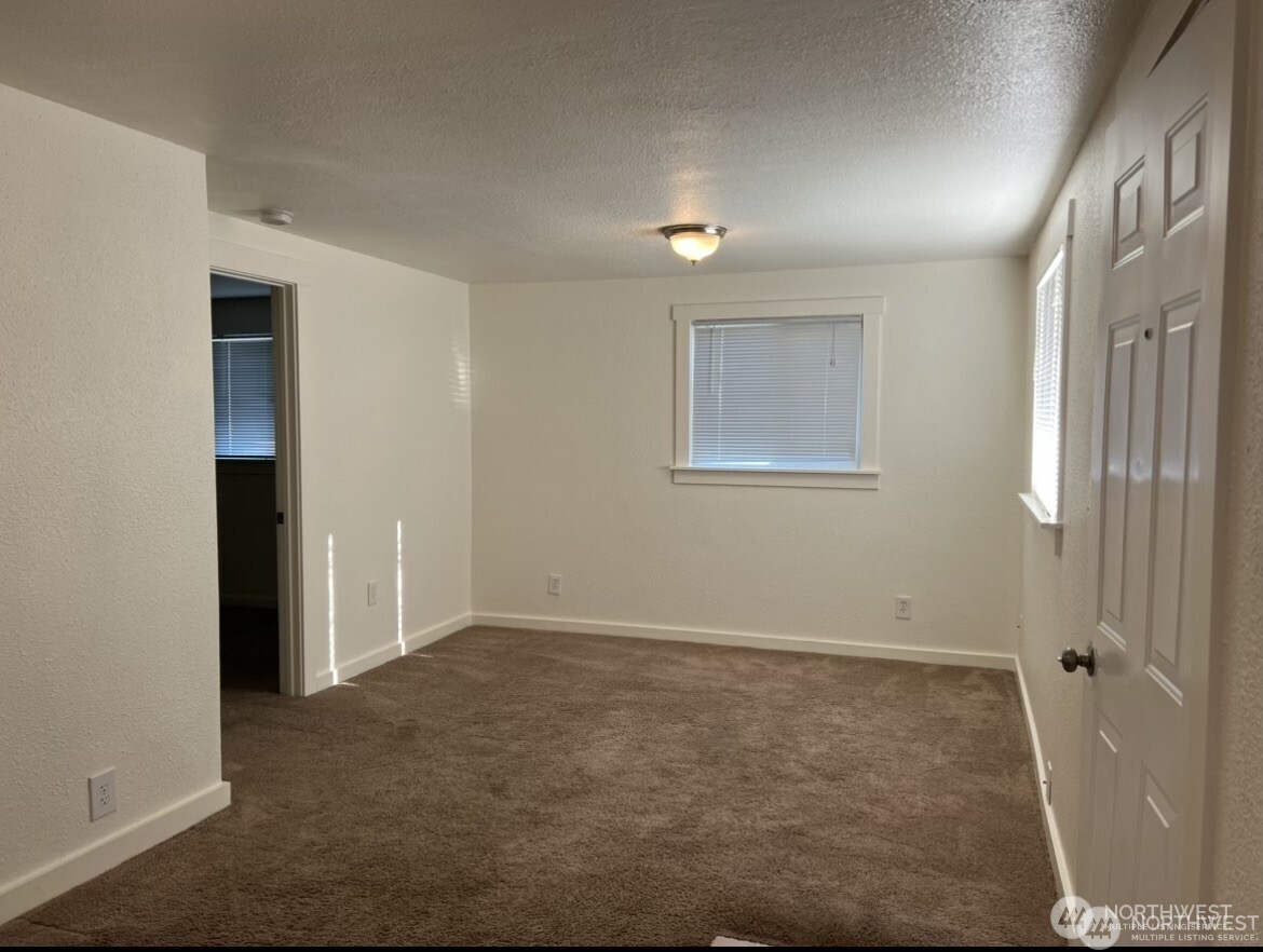 811 & 813 E Fairhaven Avenue Property Photo 10