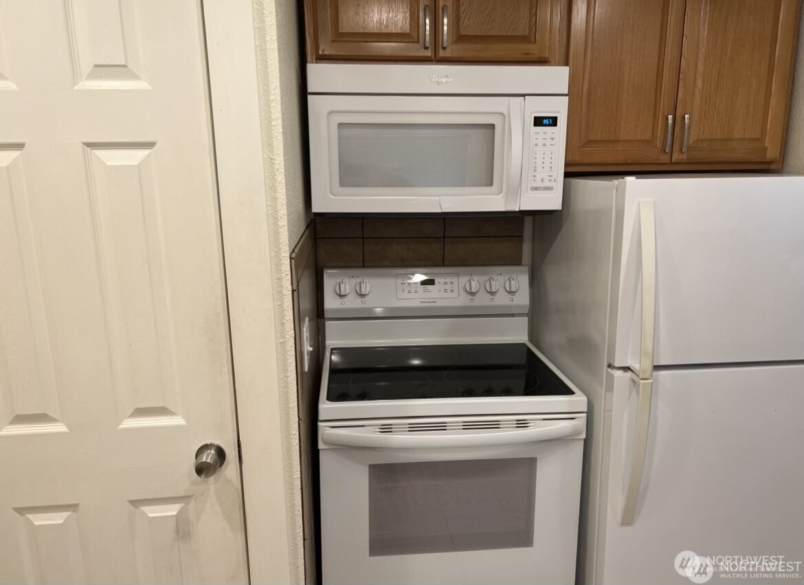811 & 813 E Fairhaven Avenue Property Photo 12