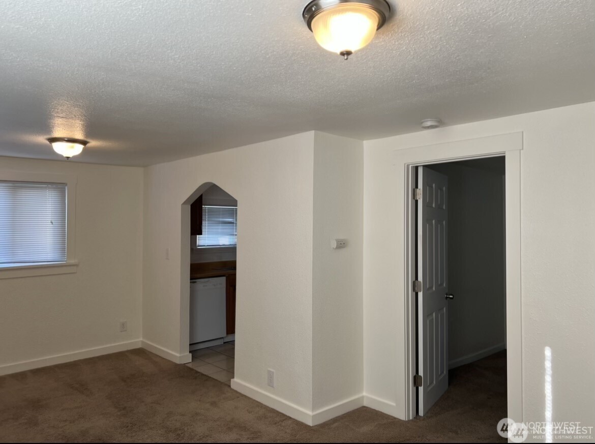 811 & 813 E Fairhaven Avenue Property Photo 15