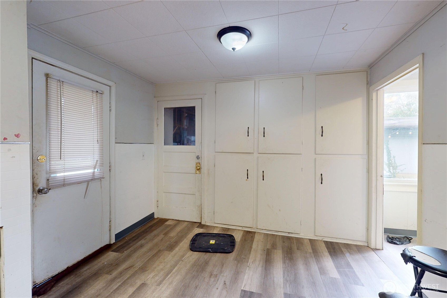 1516 Riddell Street Property Photo 10