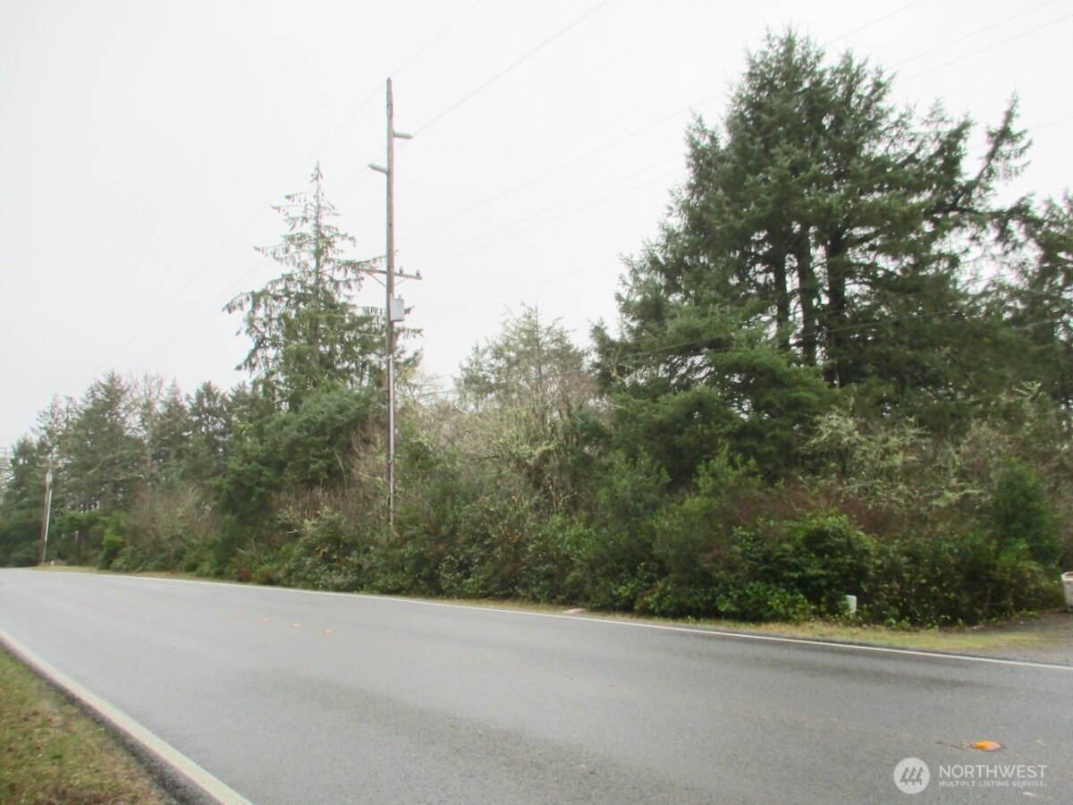 553 Dolphin Avenue Property Photo 4