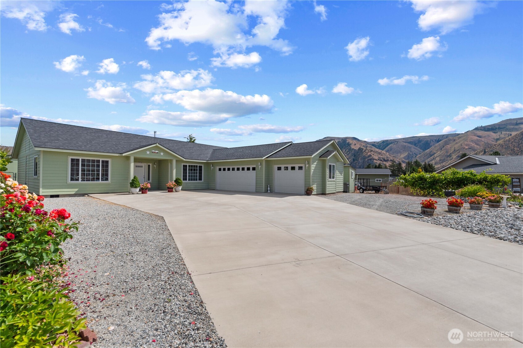 1010 Crest Loop Property Photo 4