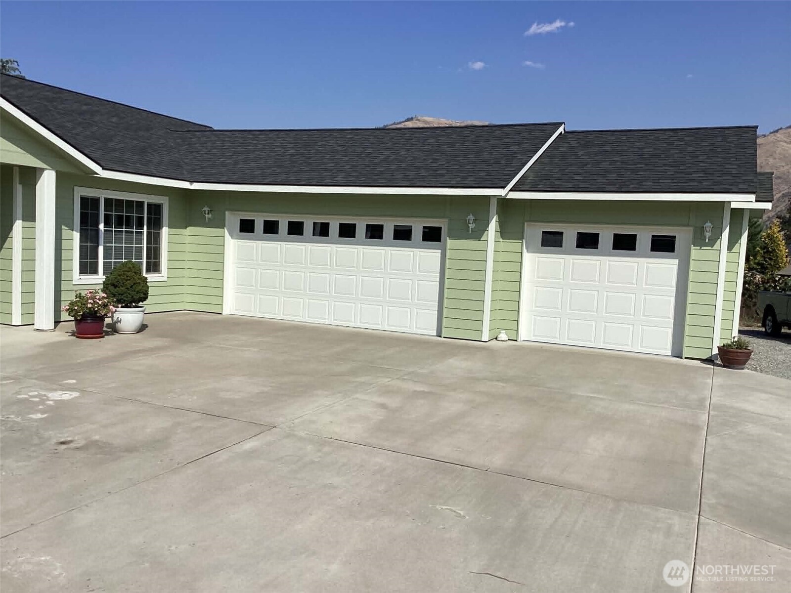 1010 Crest Loop Property Photo 7