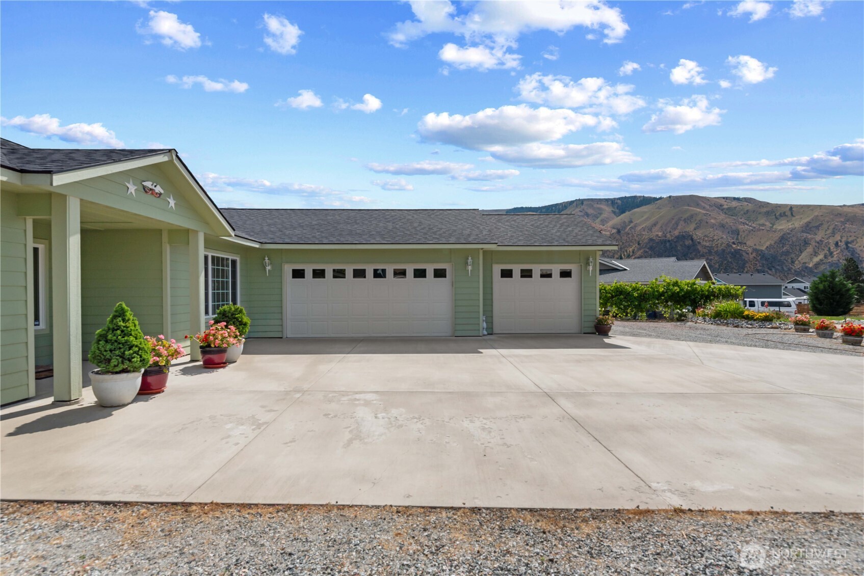 1010 Crest Loop Property Photo 10