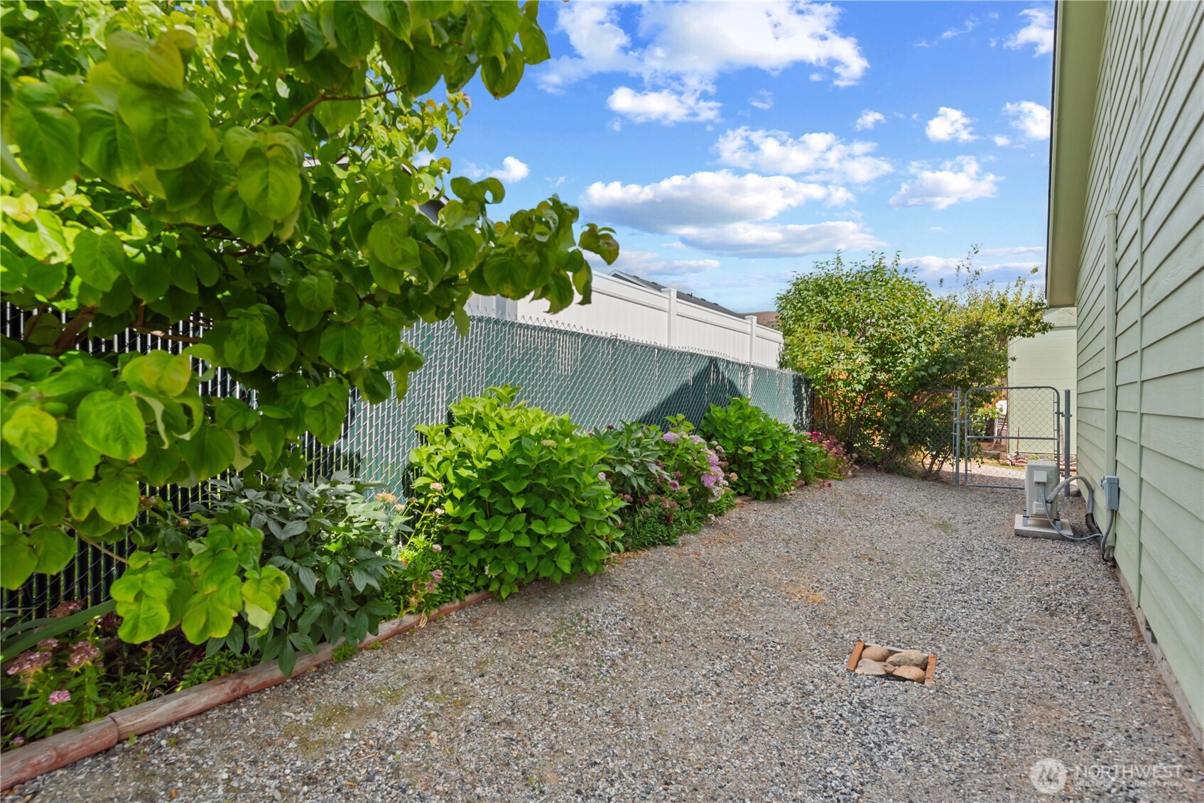 1010 Crest Loop Property Photo 11