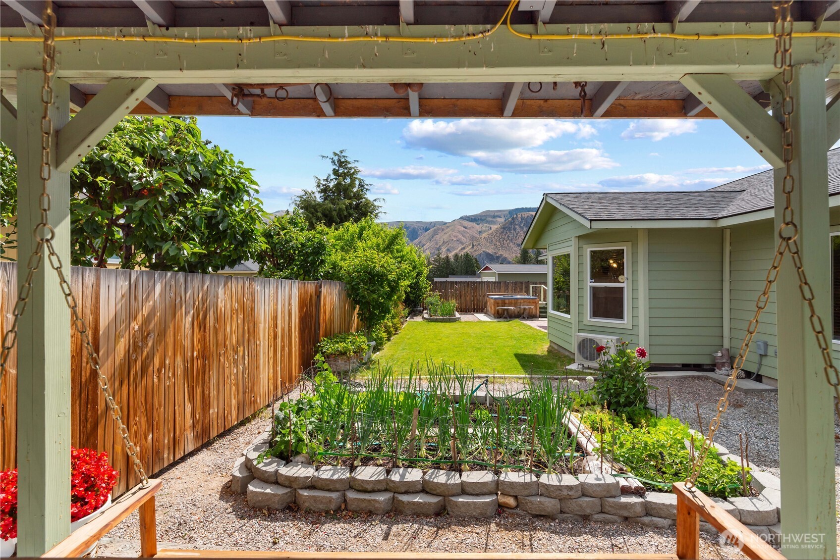 1010 Crest Loop Property Photo 12