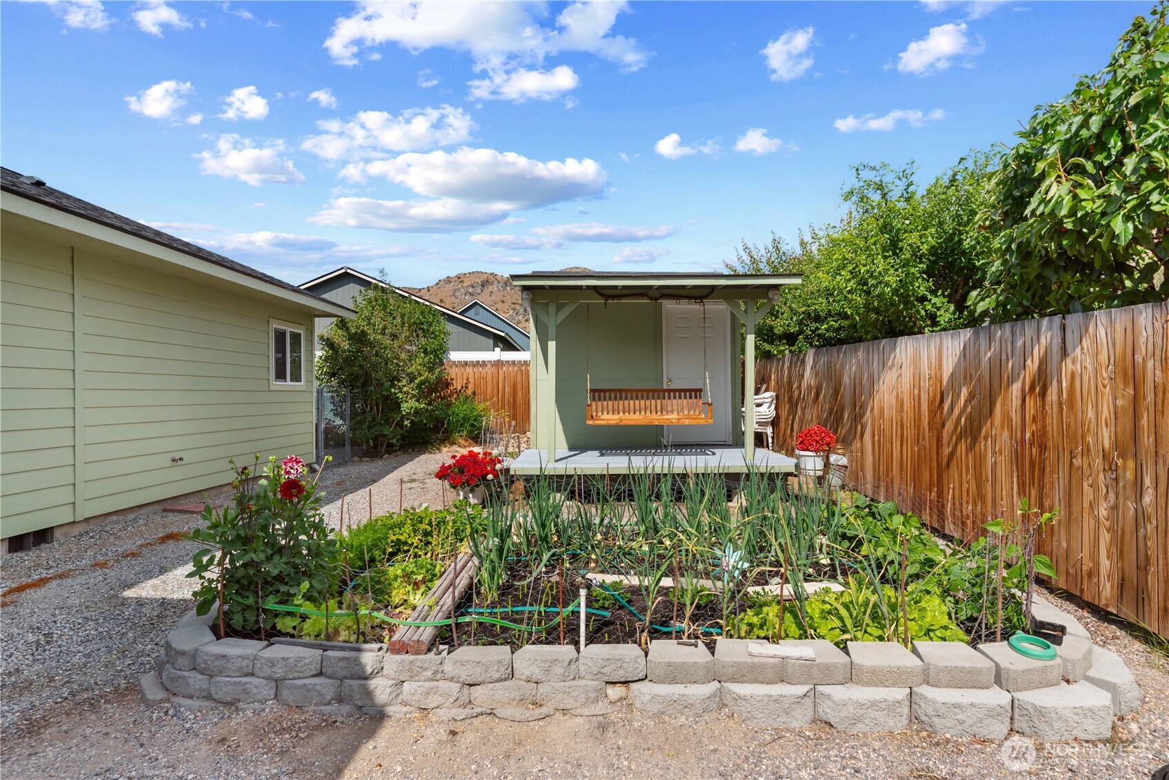 1010 Crest Loop Property Photo 17