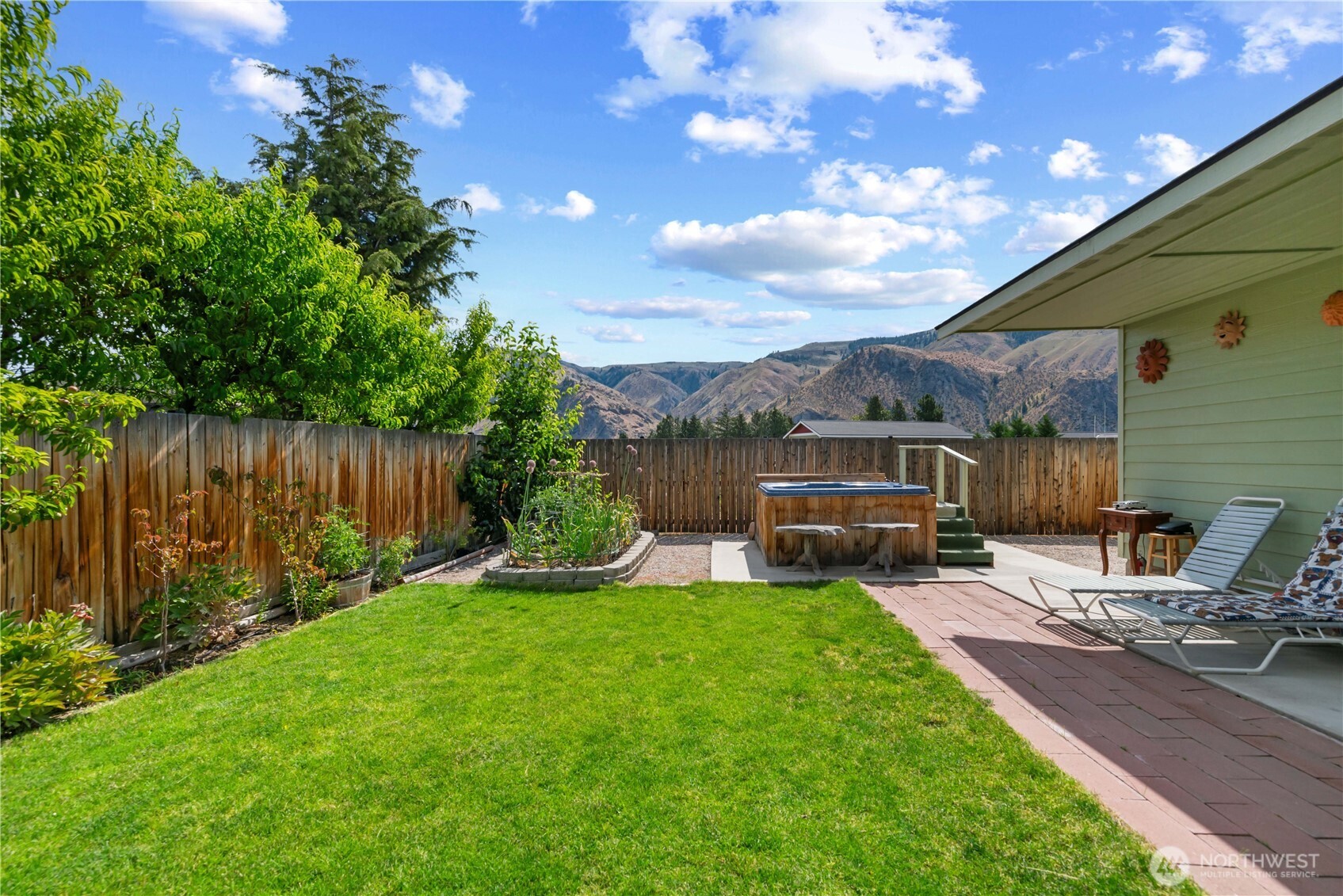 1010 Crest Loop Property Photo 18