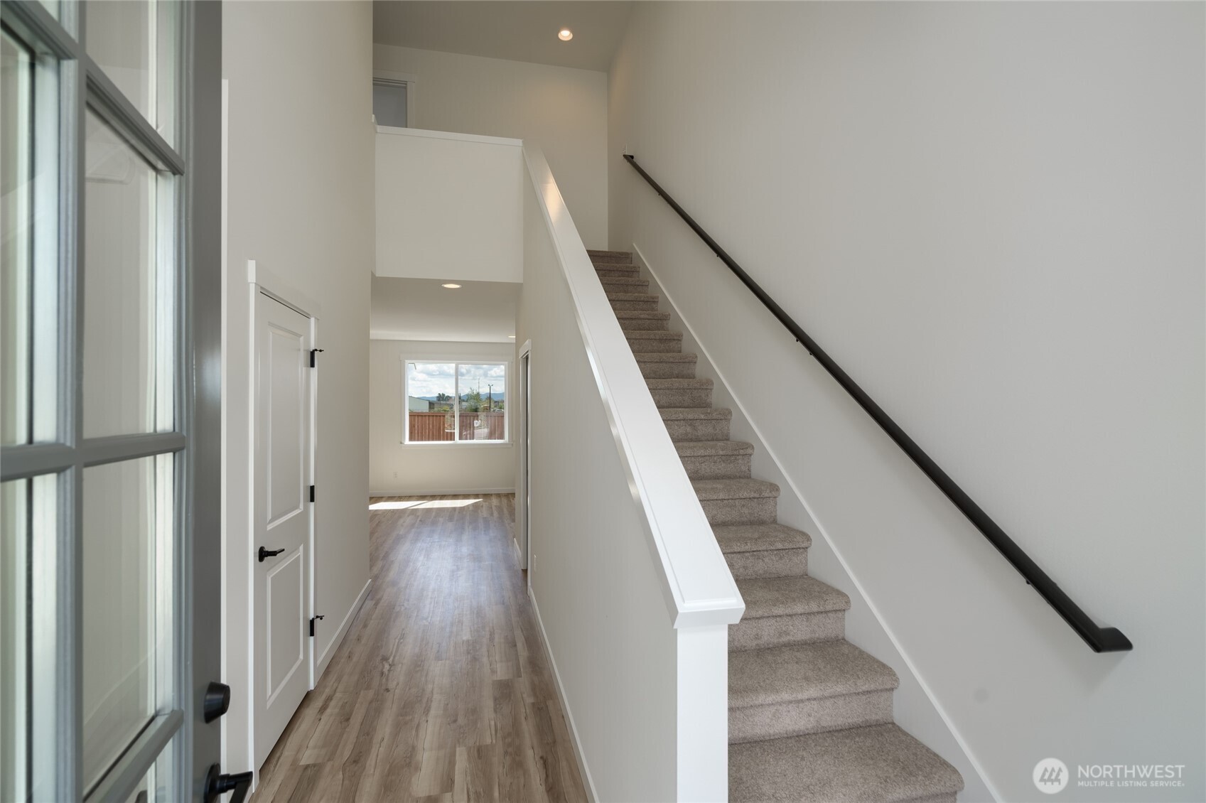 388 Polska Street Property Photo 6