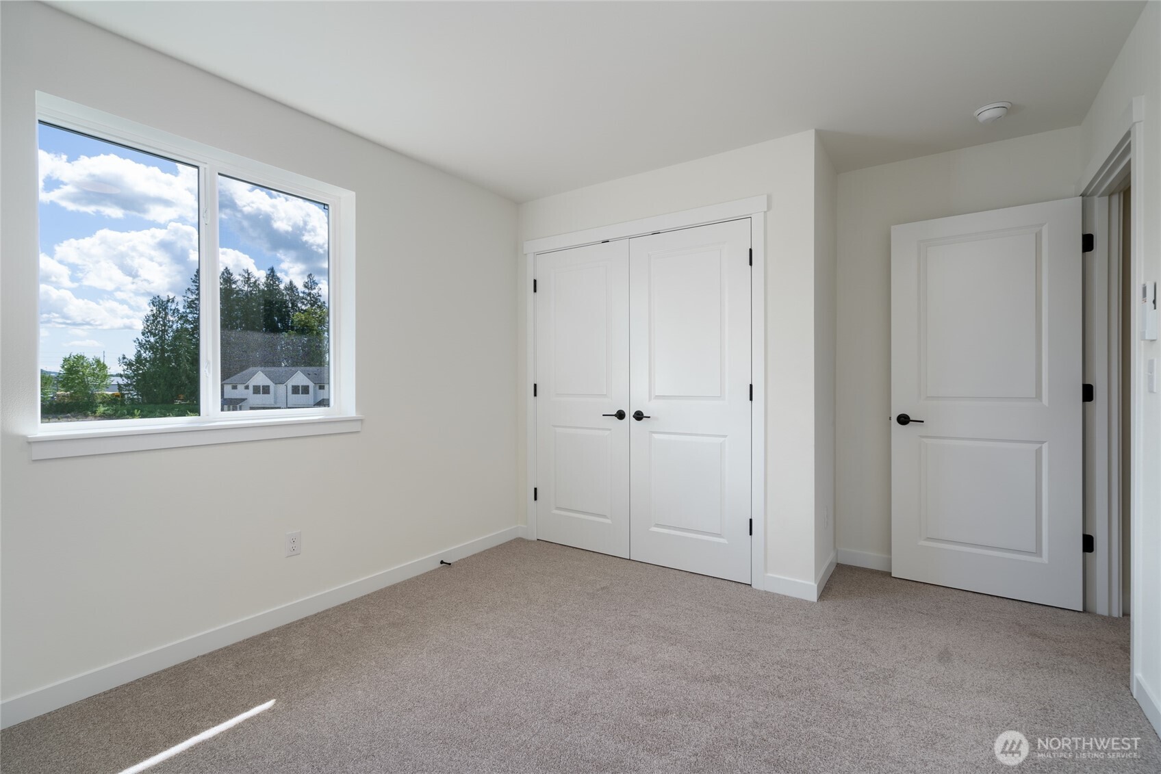388 Polska Street Property Photo 9