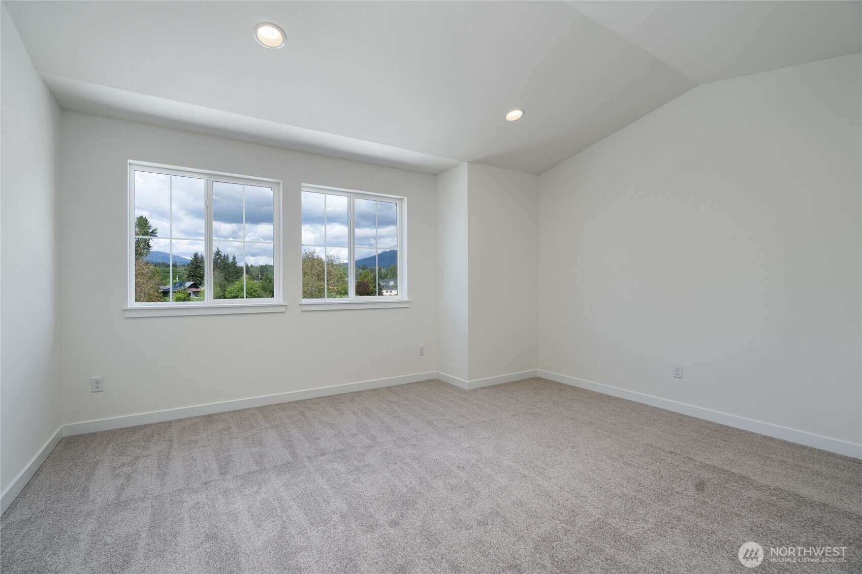 388 Polska Street Property Photo 11