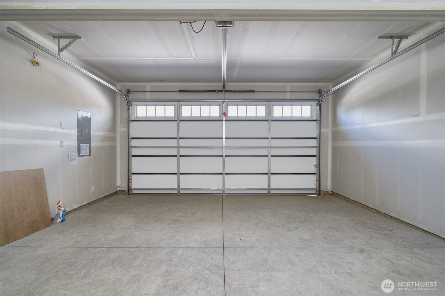 388 Polska Street Property Photo 12