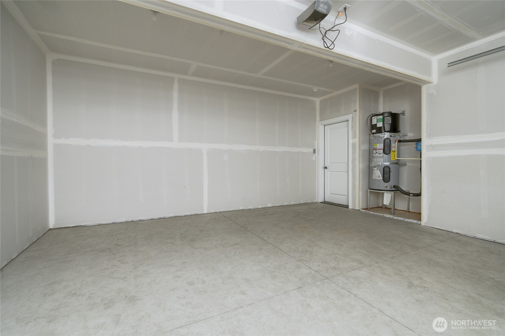 388 Polska Street Property Photo 13