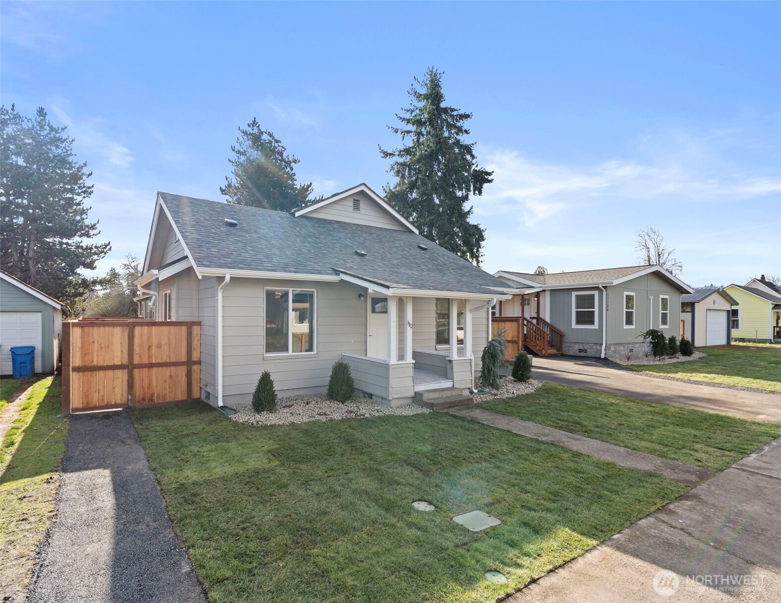 1110 W Walnut Property Photo 1