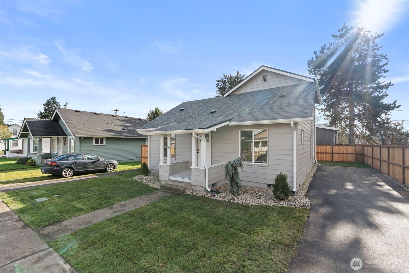 1110 W Walnut Property Photo 2