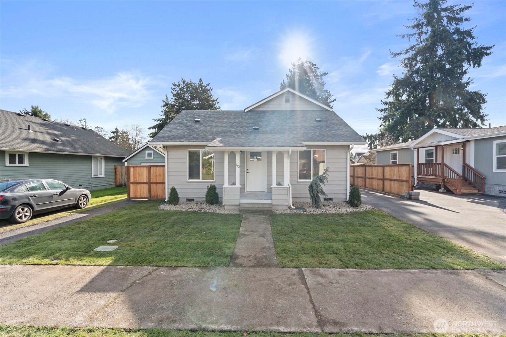 1110 W Walnut Property Photo 3