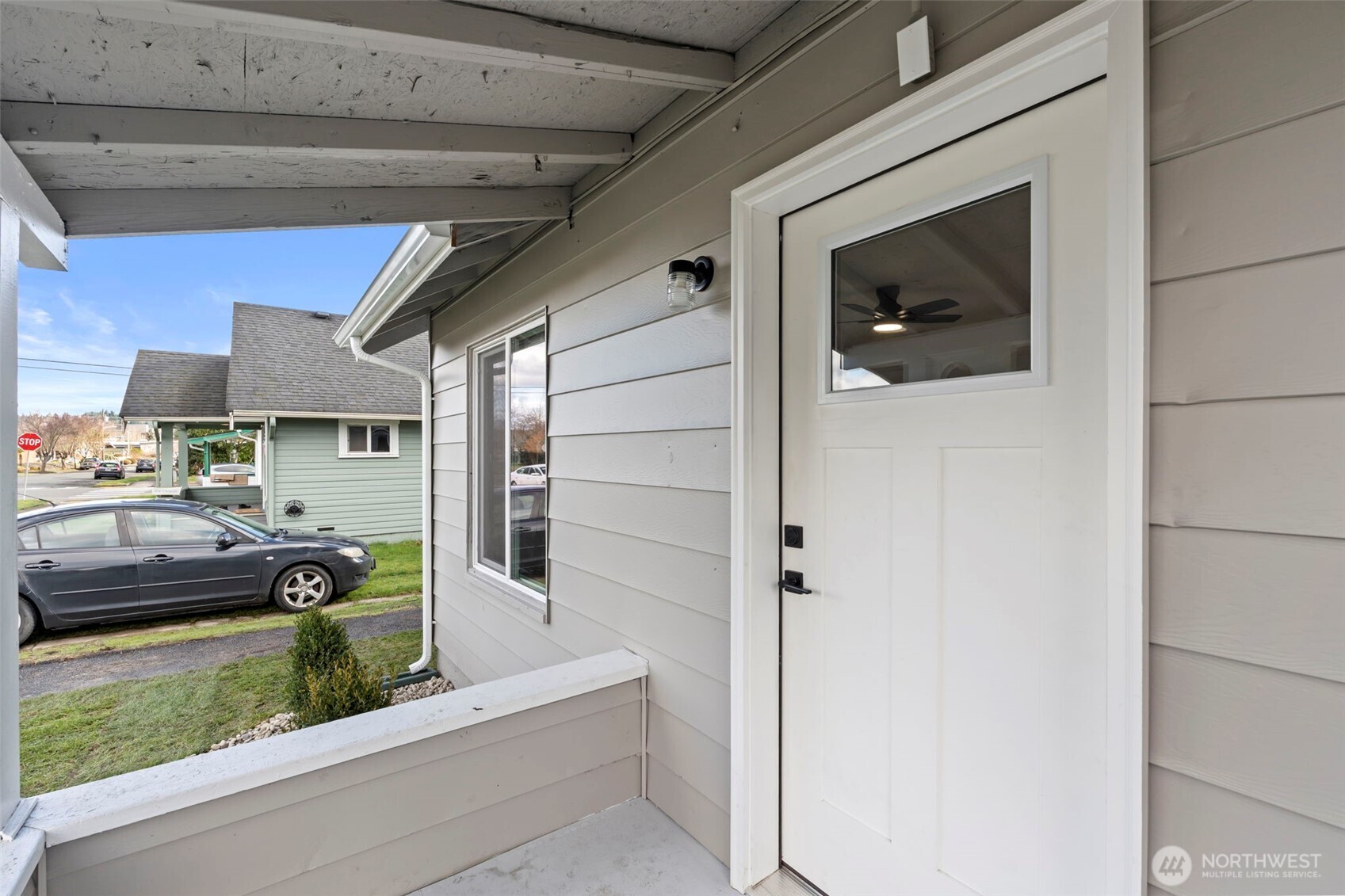 1110 W Walnut Property Photo 4