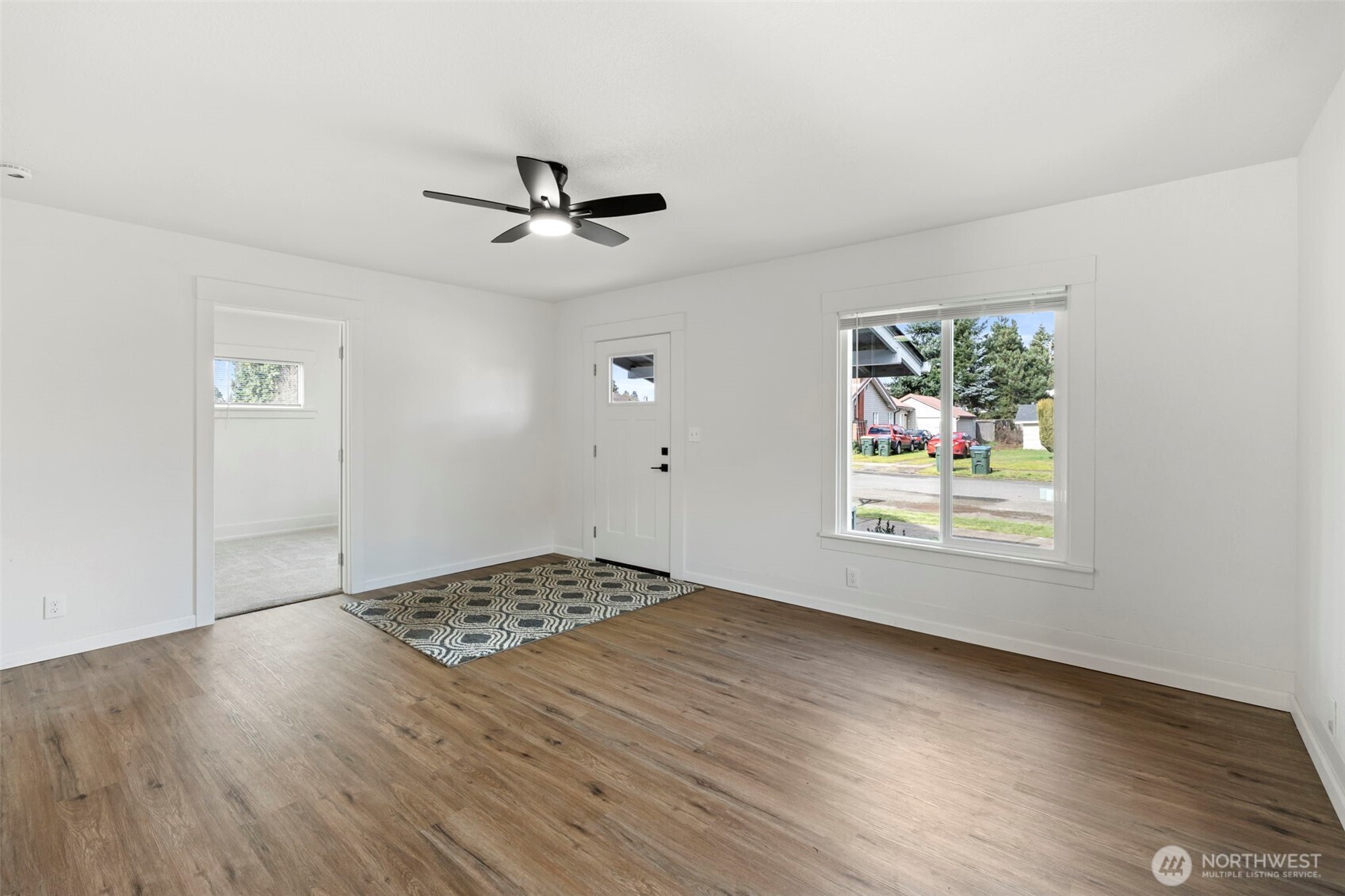 1110 W Walnut Property Photo 8