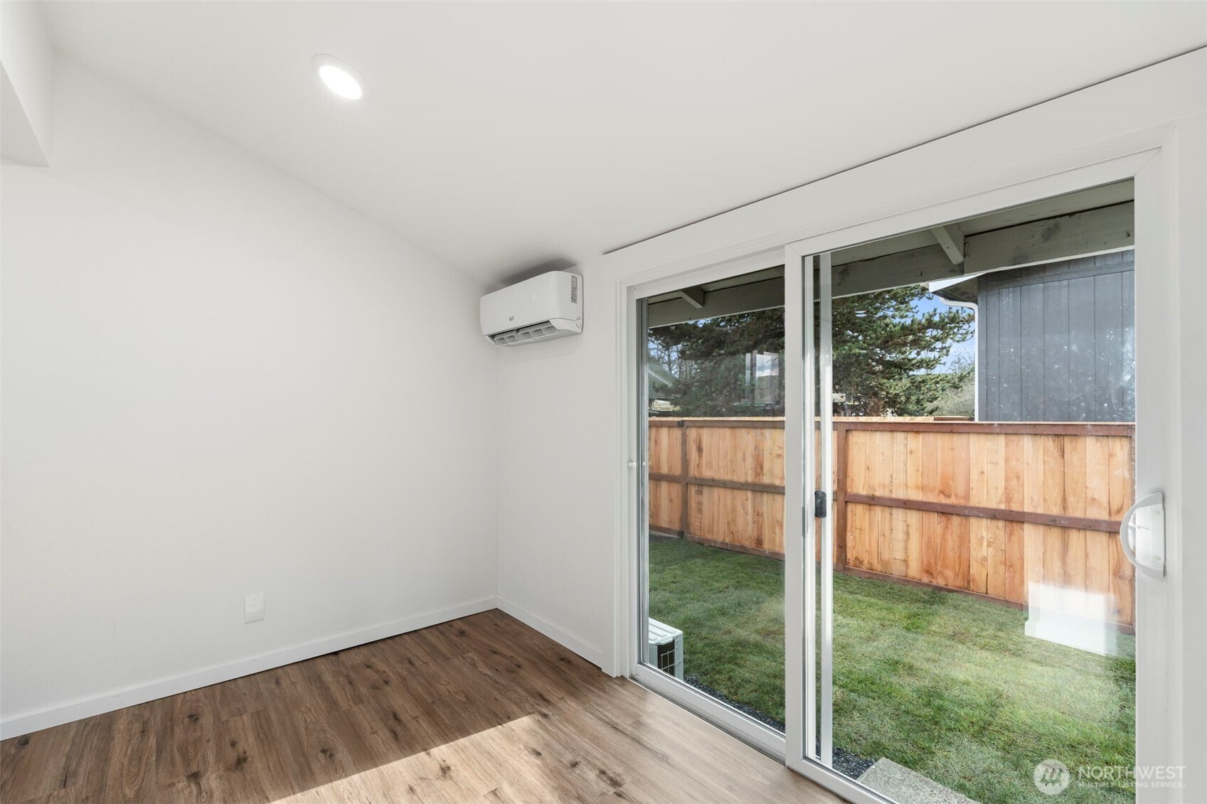 1110 W Walnut Property Photo 15