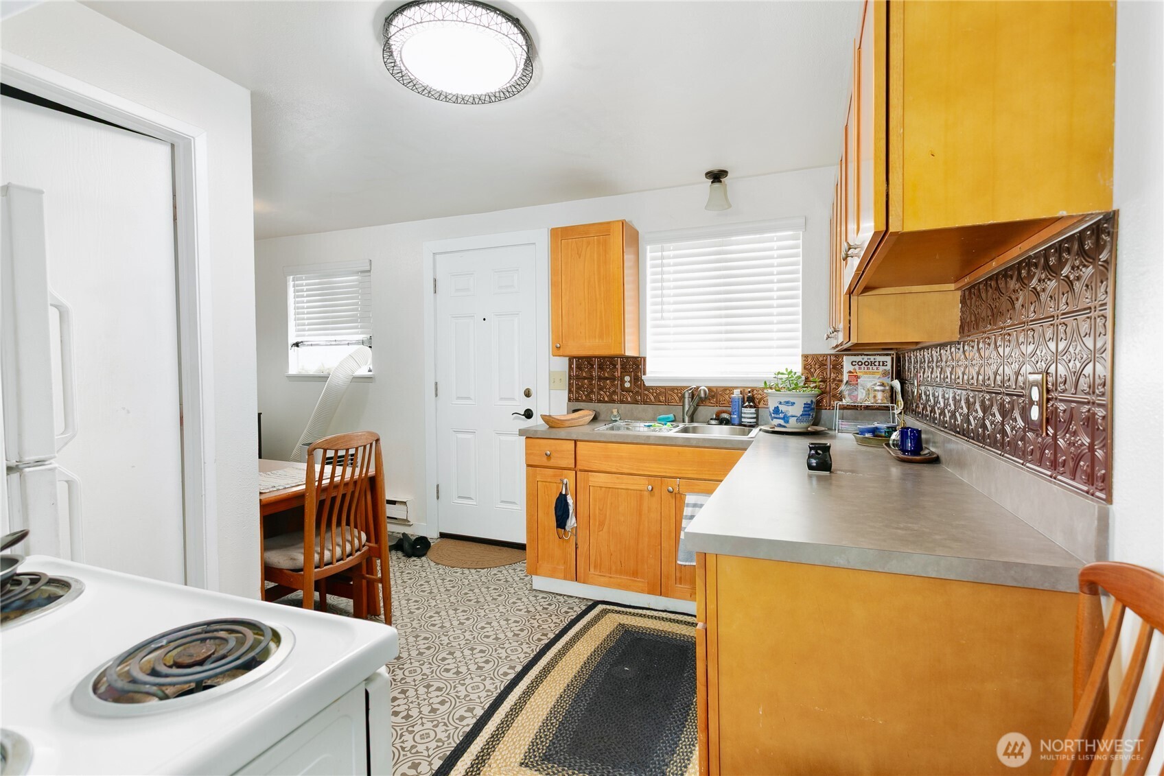 3572 3574 E F Street Property Photo 10