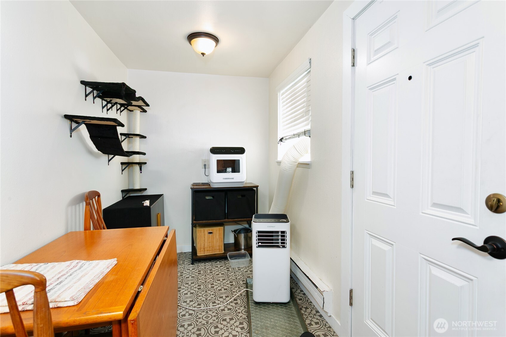 3572 3574 E F Street Property Photo 13