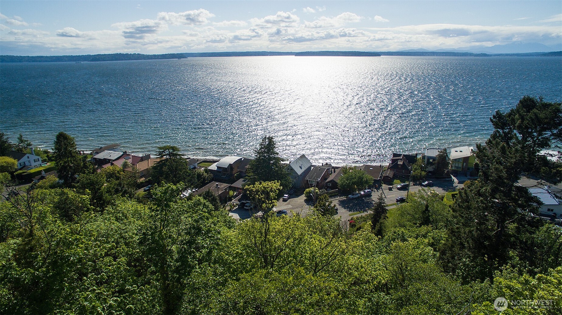5426 Beach Drive Property Photo 1
