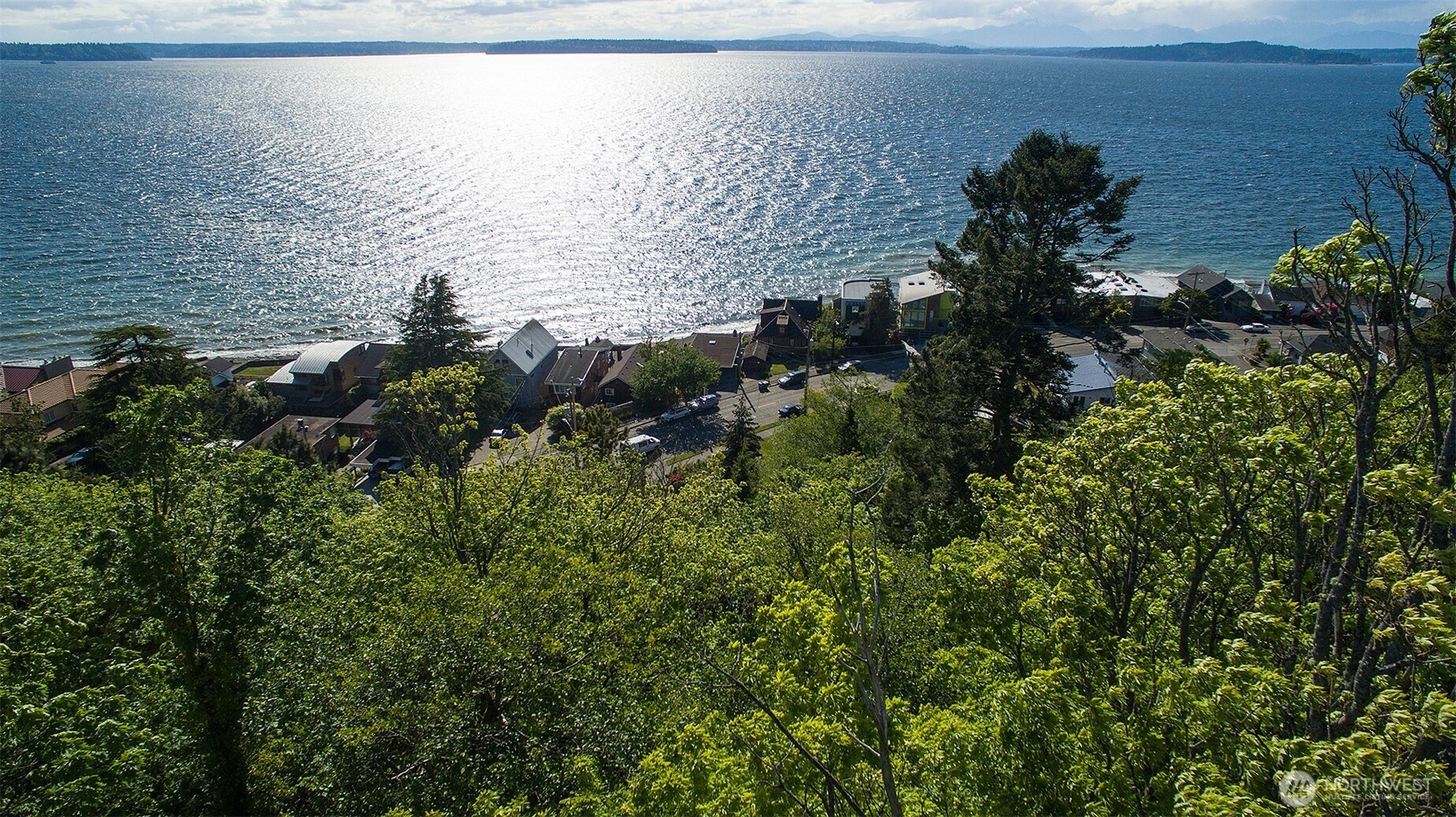 5426 Beach Drive Property Photo 5