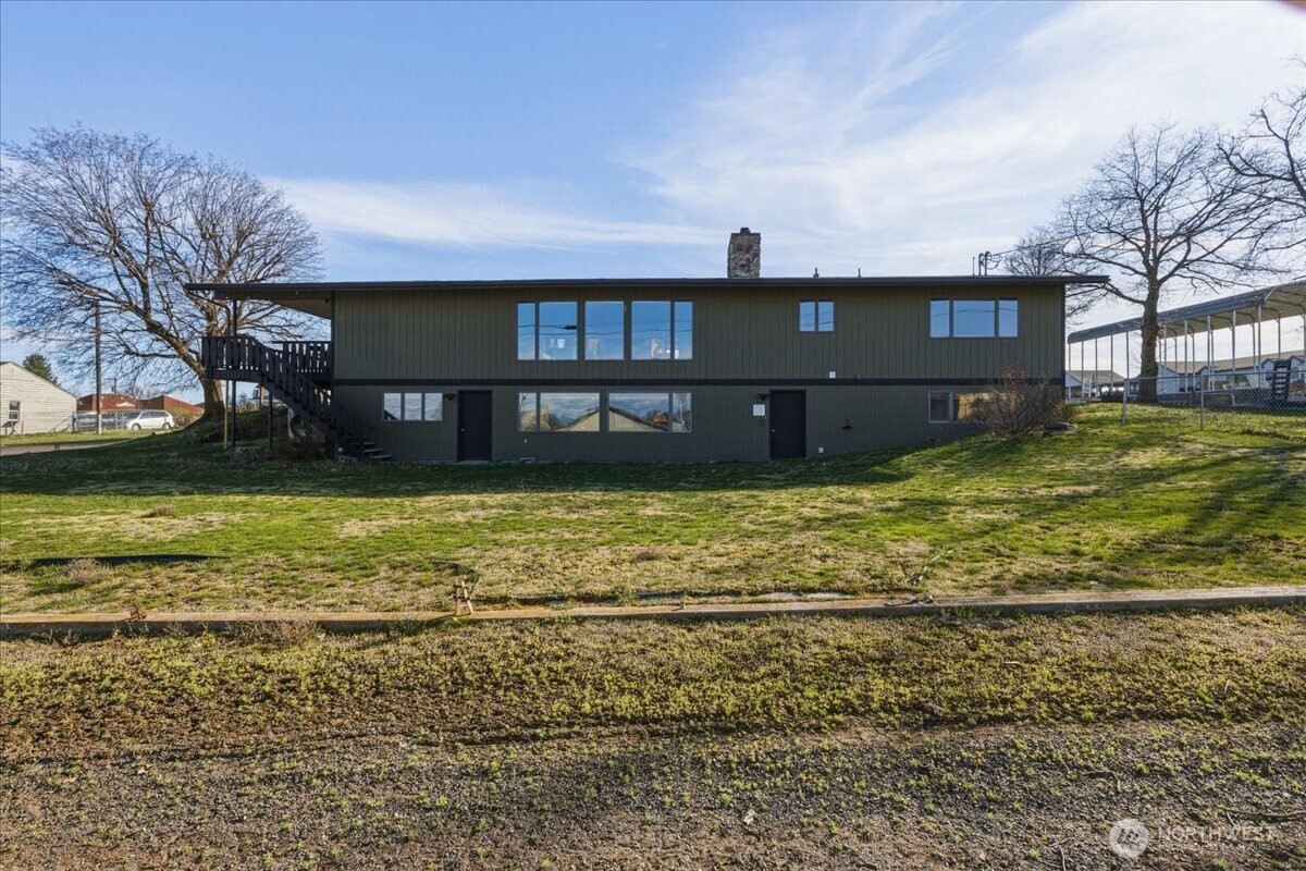 313 SE Trinity Avenue Property Photo 1