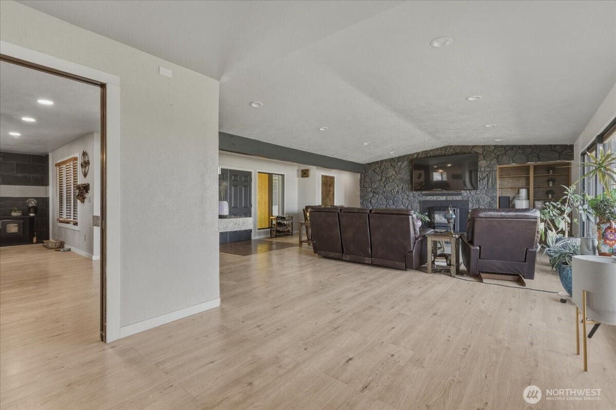 313 Se Trinity Avenue Property Photo 14