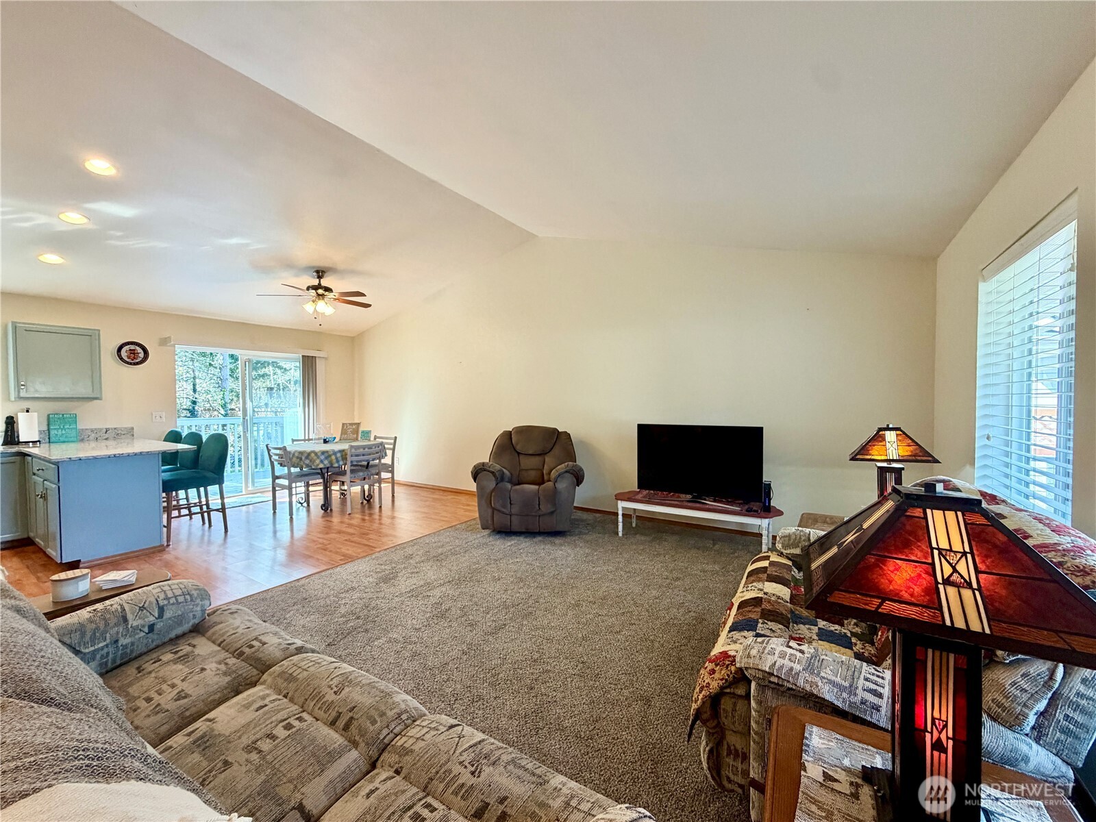 341 Ponderosa Loop Property Photo 2