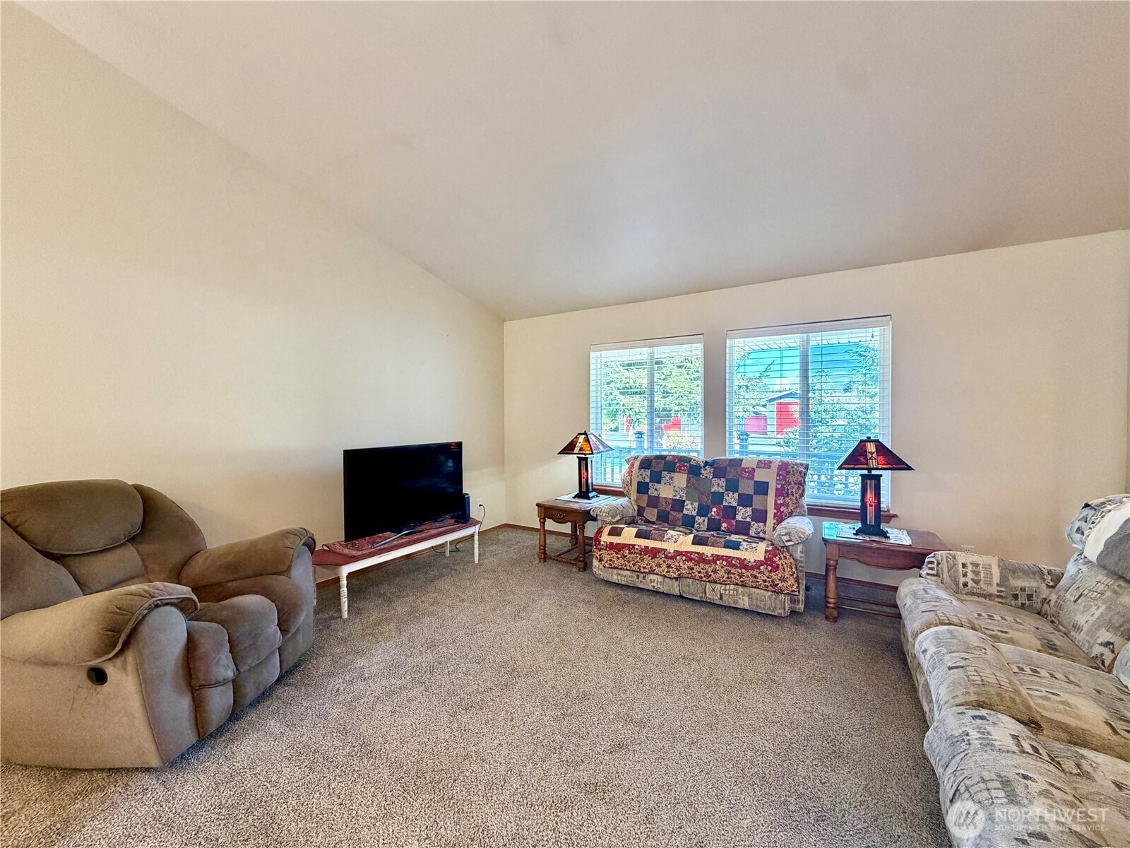 341 Ponderosa Loop Property Photo 8