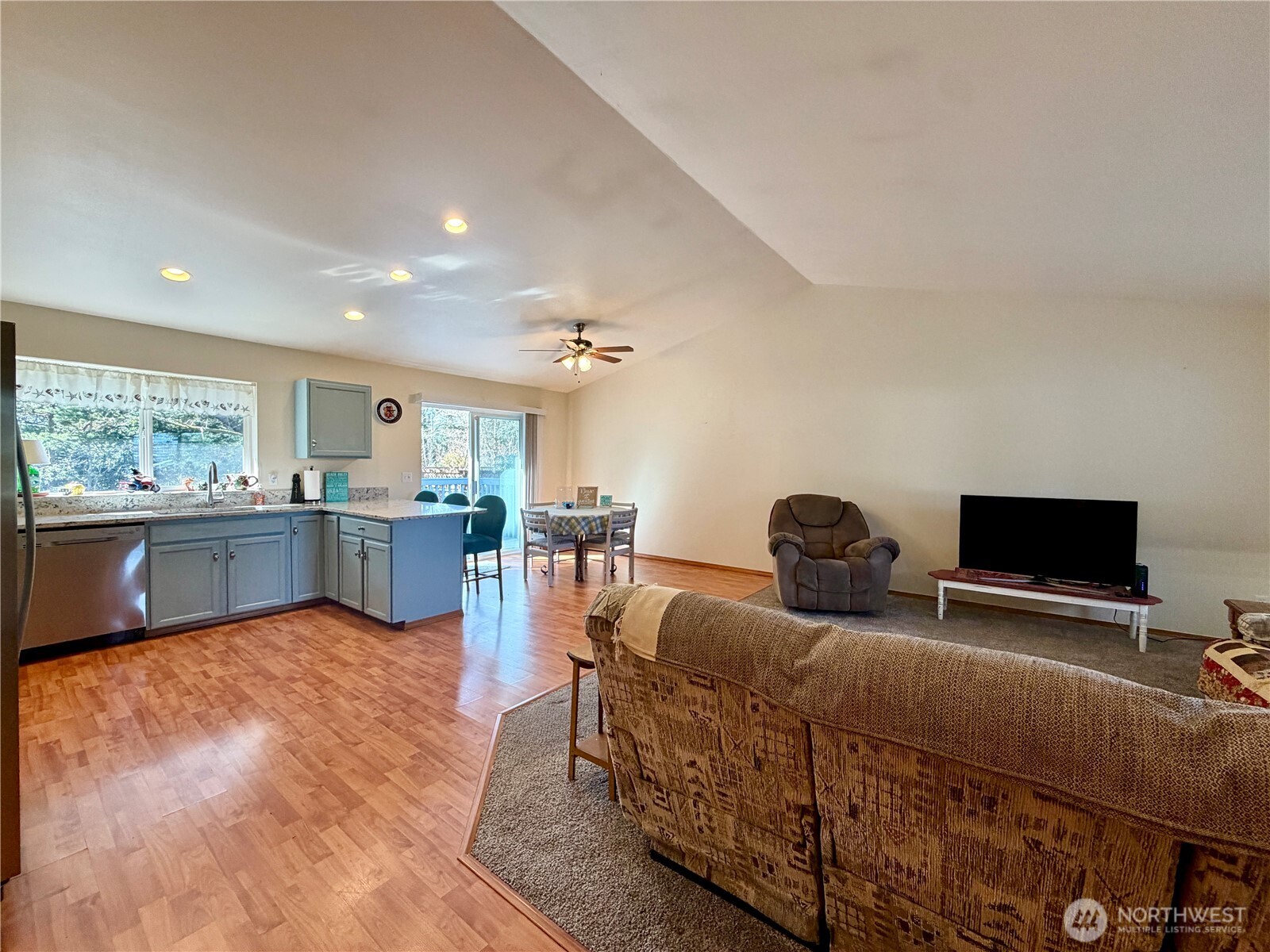 341 Ponderosa Loop Property Photo 11
