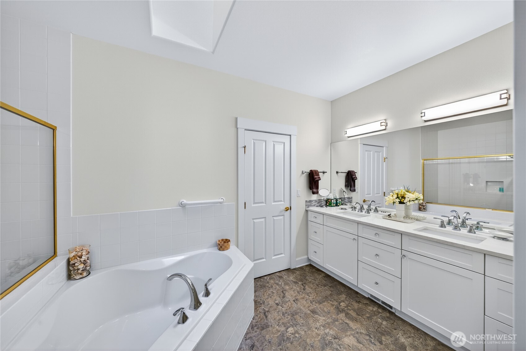 2016 Cascade Court Property Photo 28