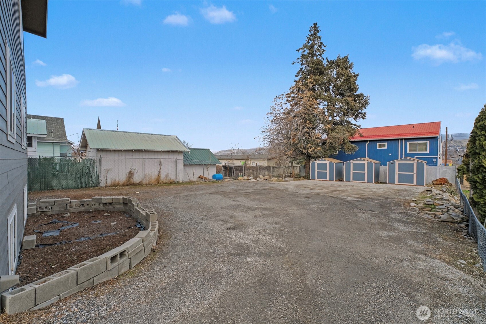 533 Methow A,b,c Property Photo 7