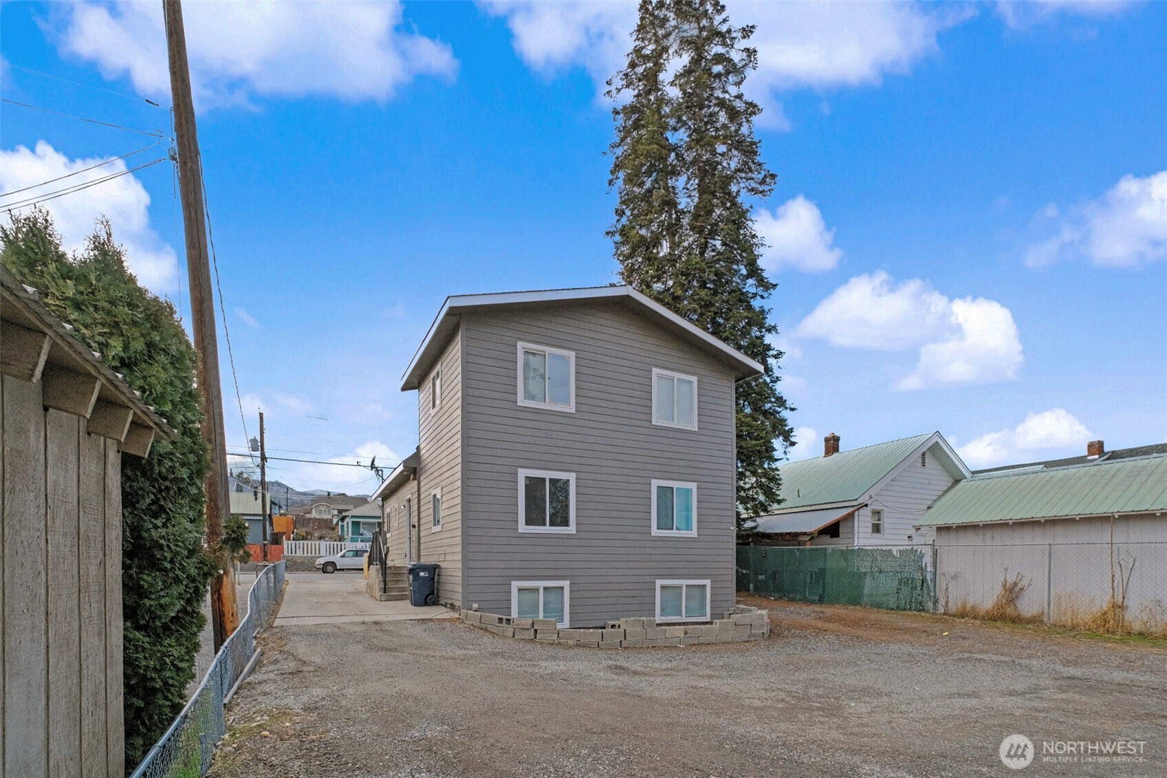 533 Methow A,b,c Property Photo 9