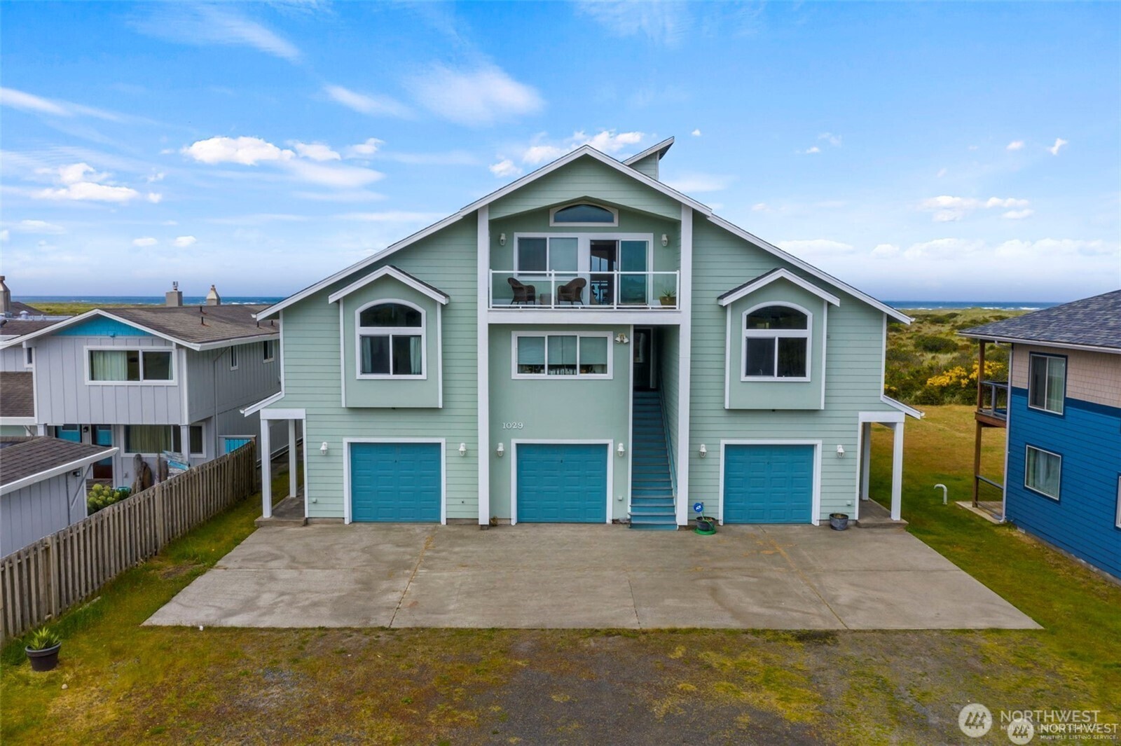 1029 S Sand Dune Avenue Property Photo 2