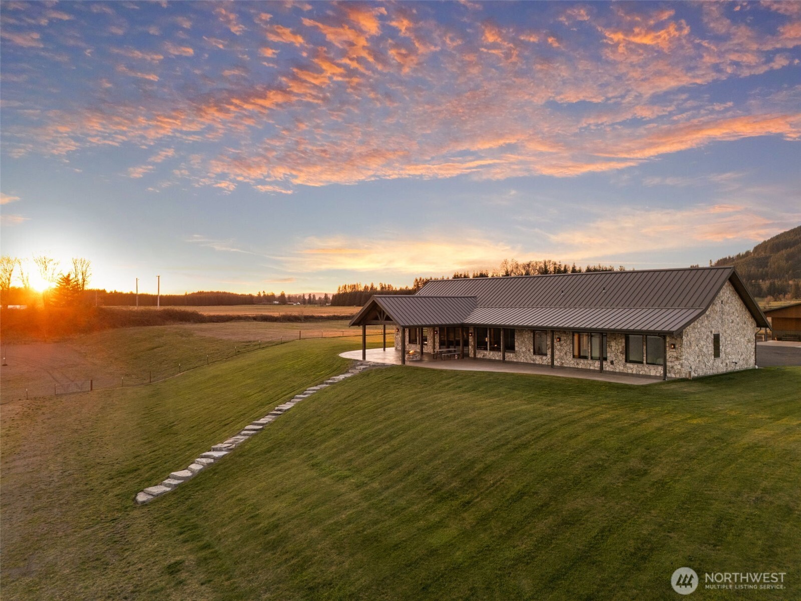 6401 Skookumchuck Road Property Photo 9