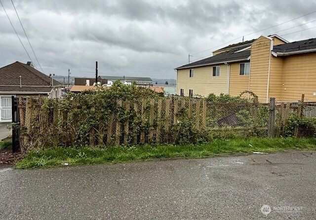 3122 Broadway Avenue Property Photo 1