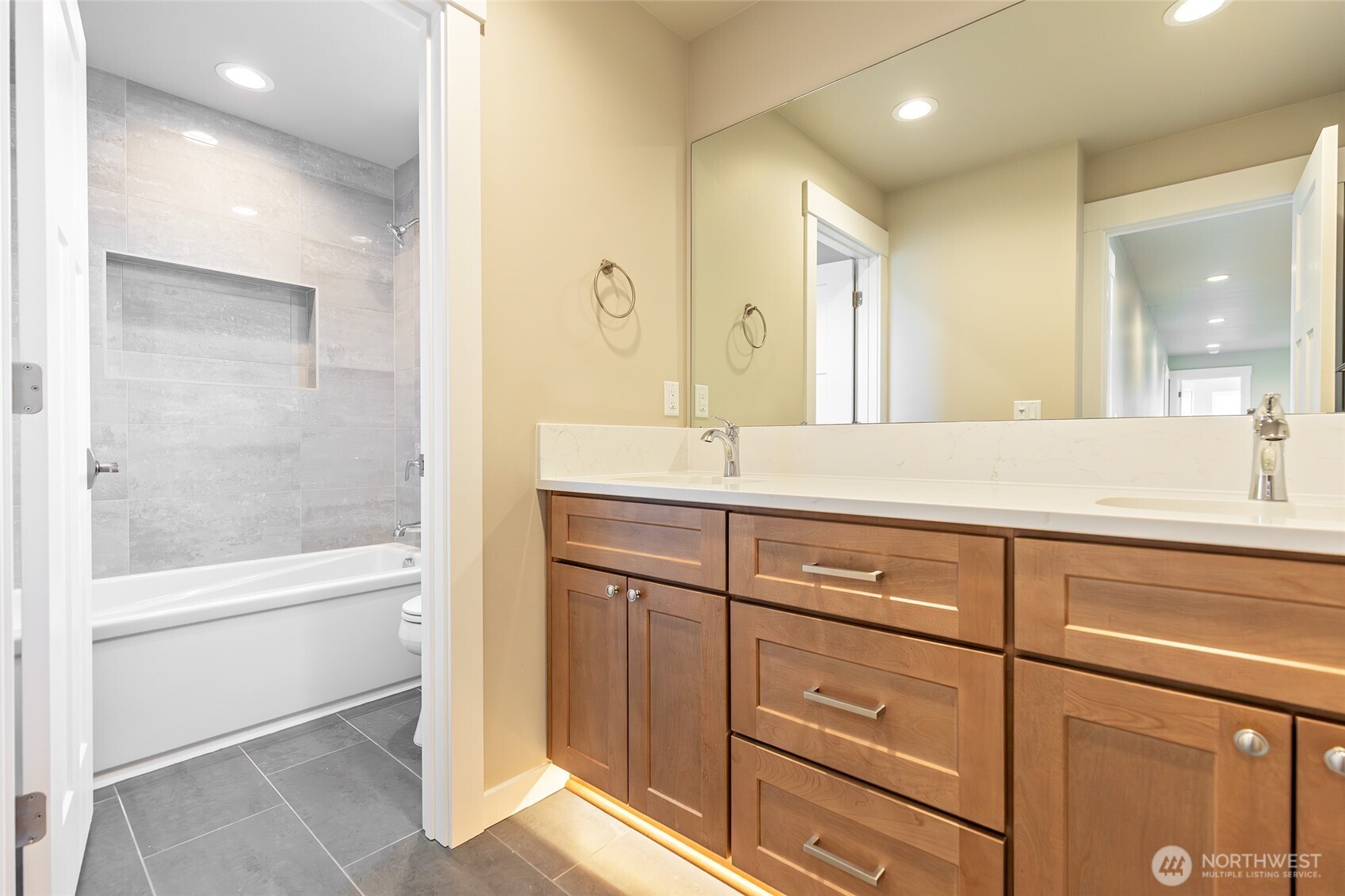 404 E Heatherstone Court Property Photo 19