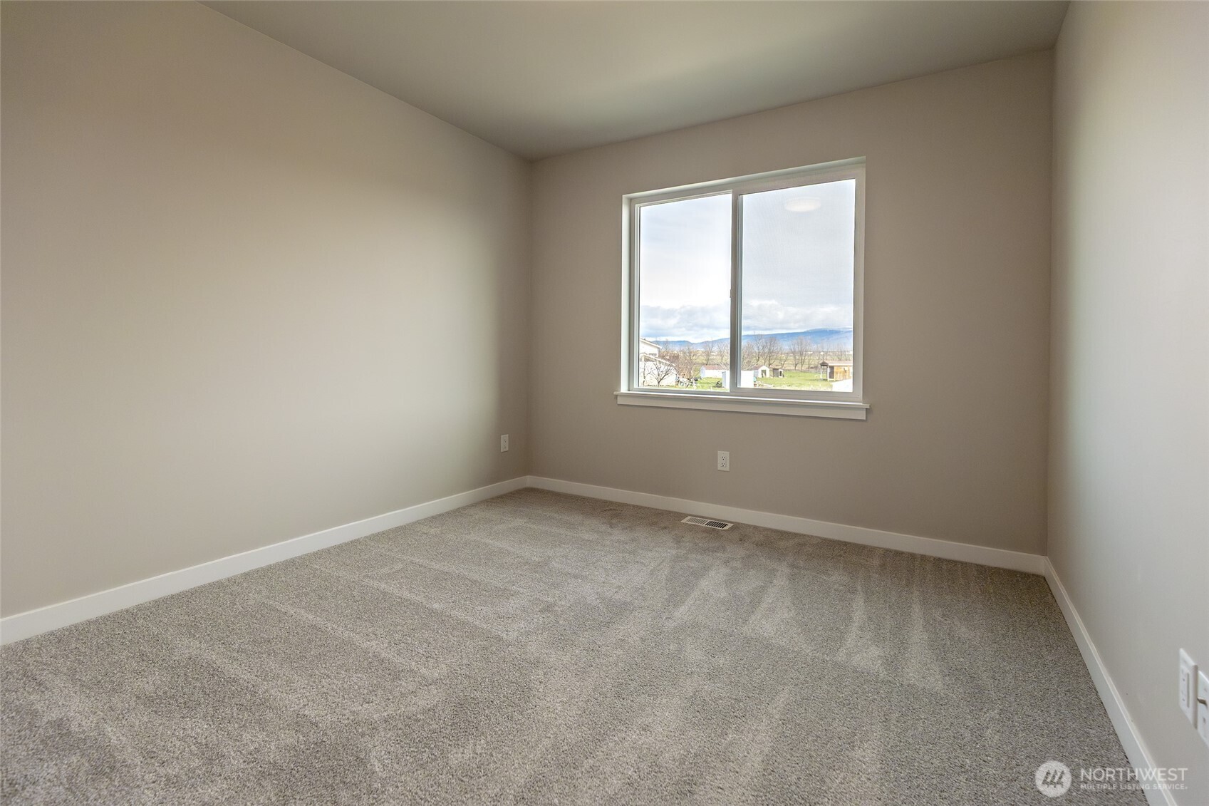 404 E Heatherstone Court Property Photo 21
