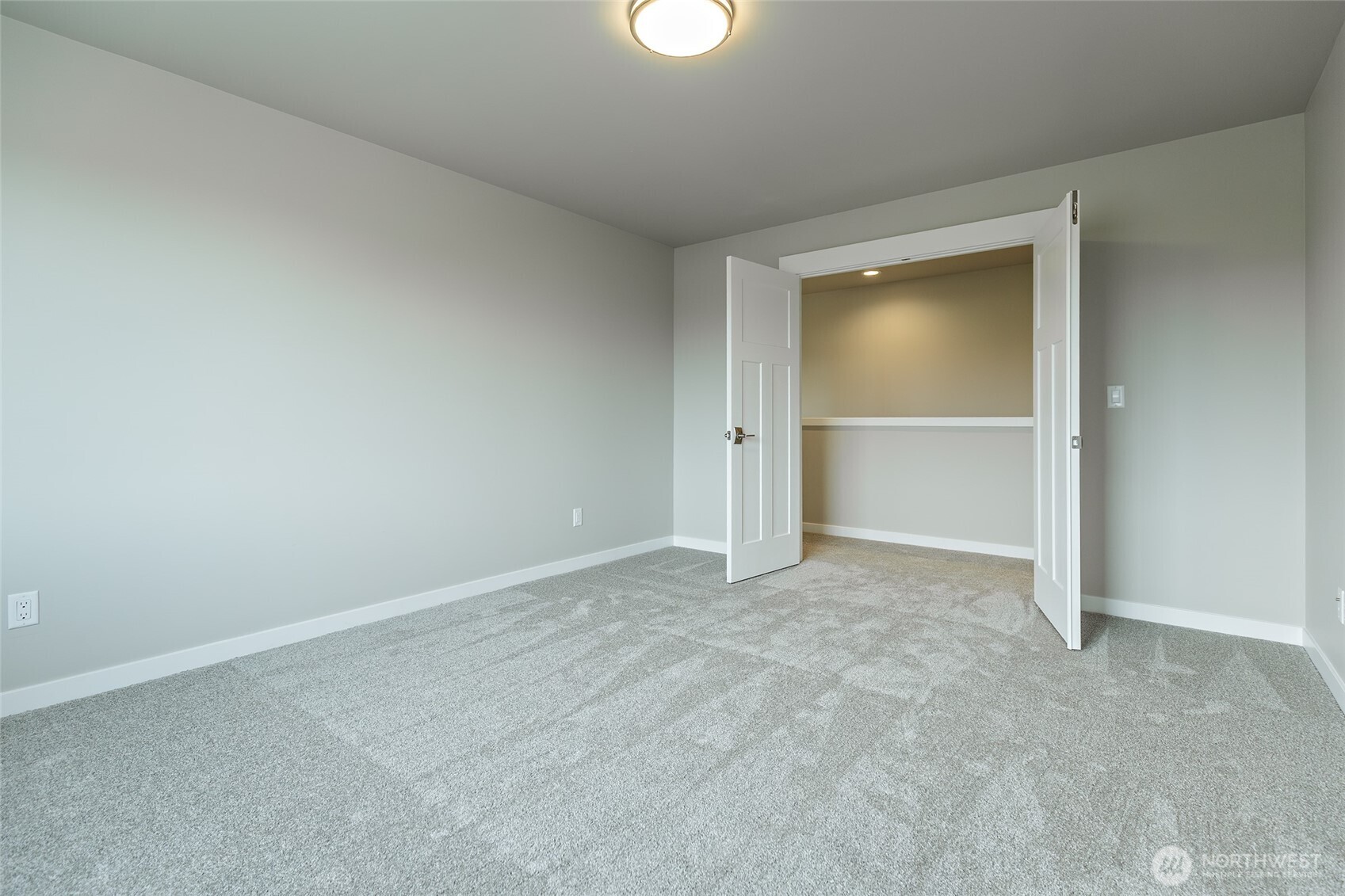 404 E Heatherstone Court Property Photo 25