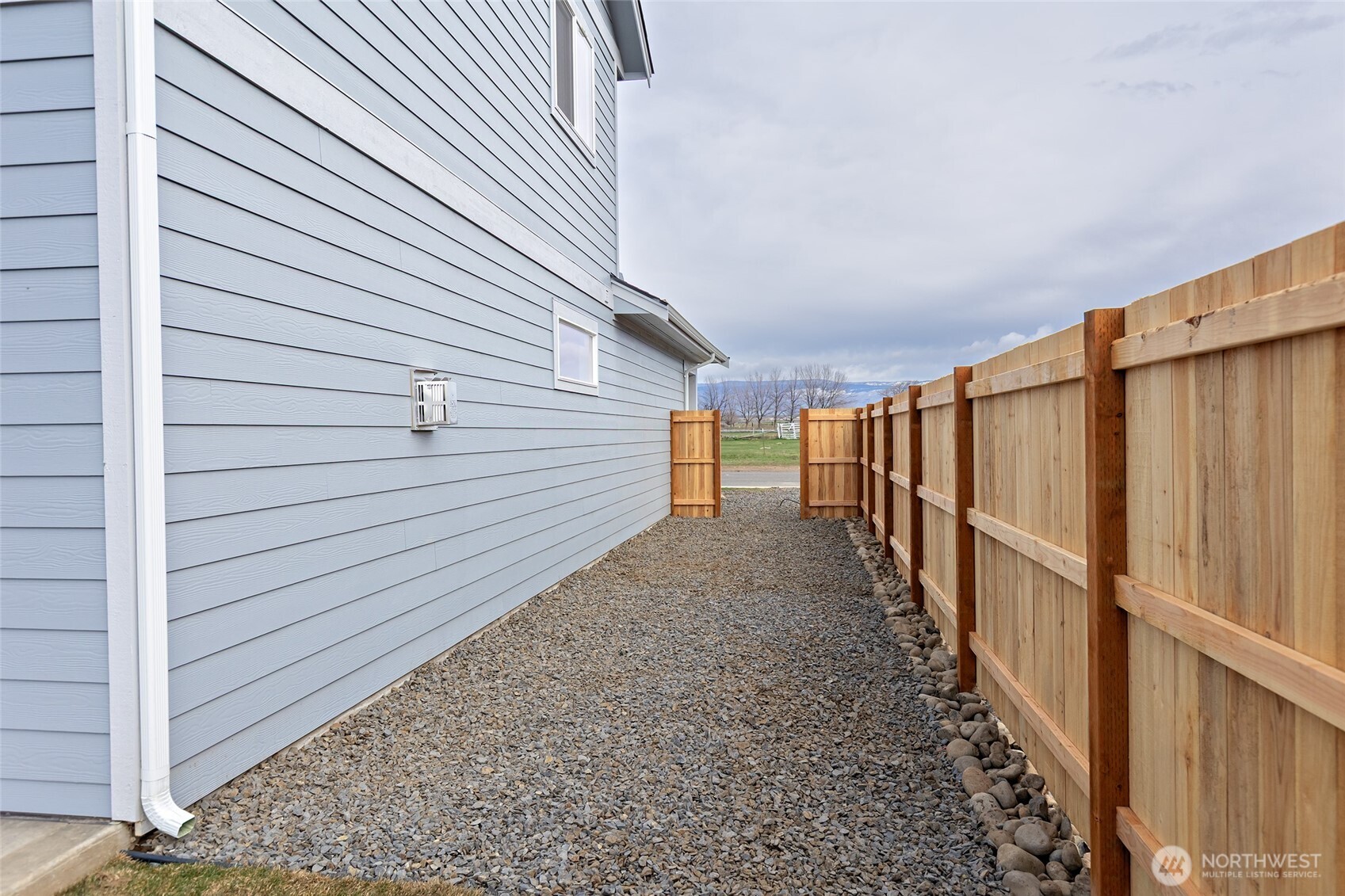 404 E Heatherstone Court Property Photo 32