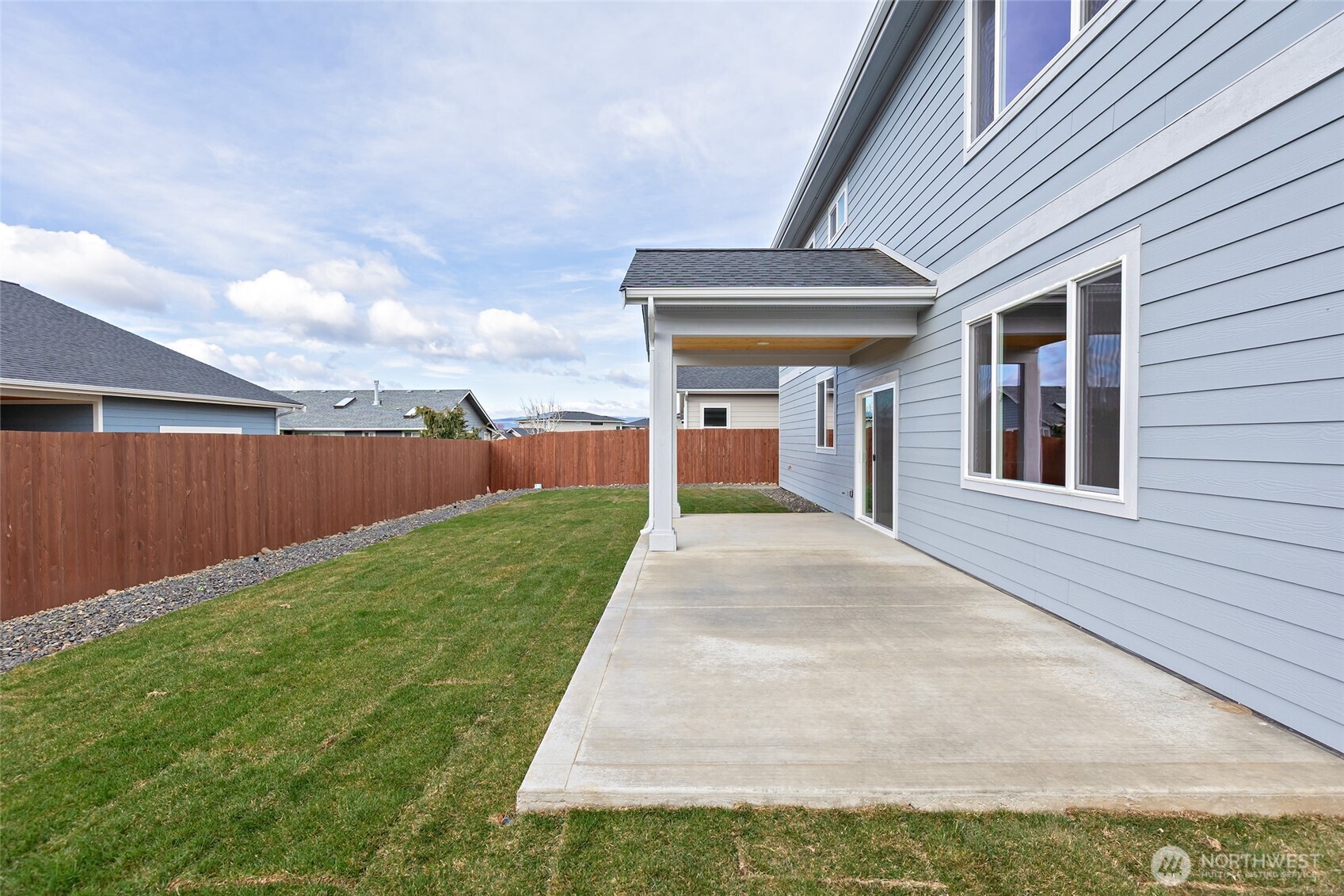 404 E Heatherstone Court Property Photo 33