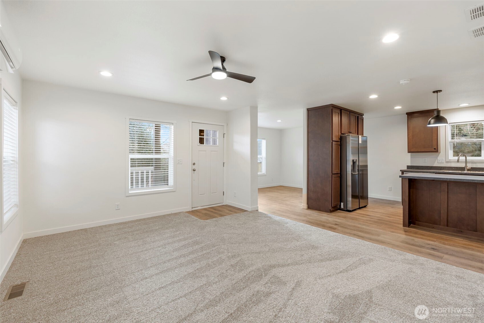 1110 B W Walnut Property Photo 9
