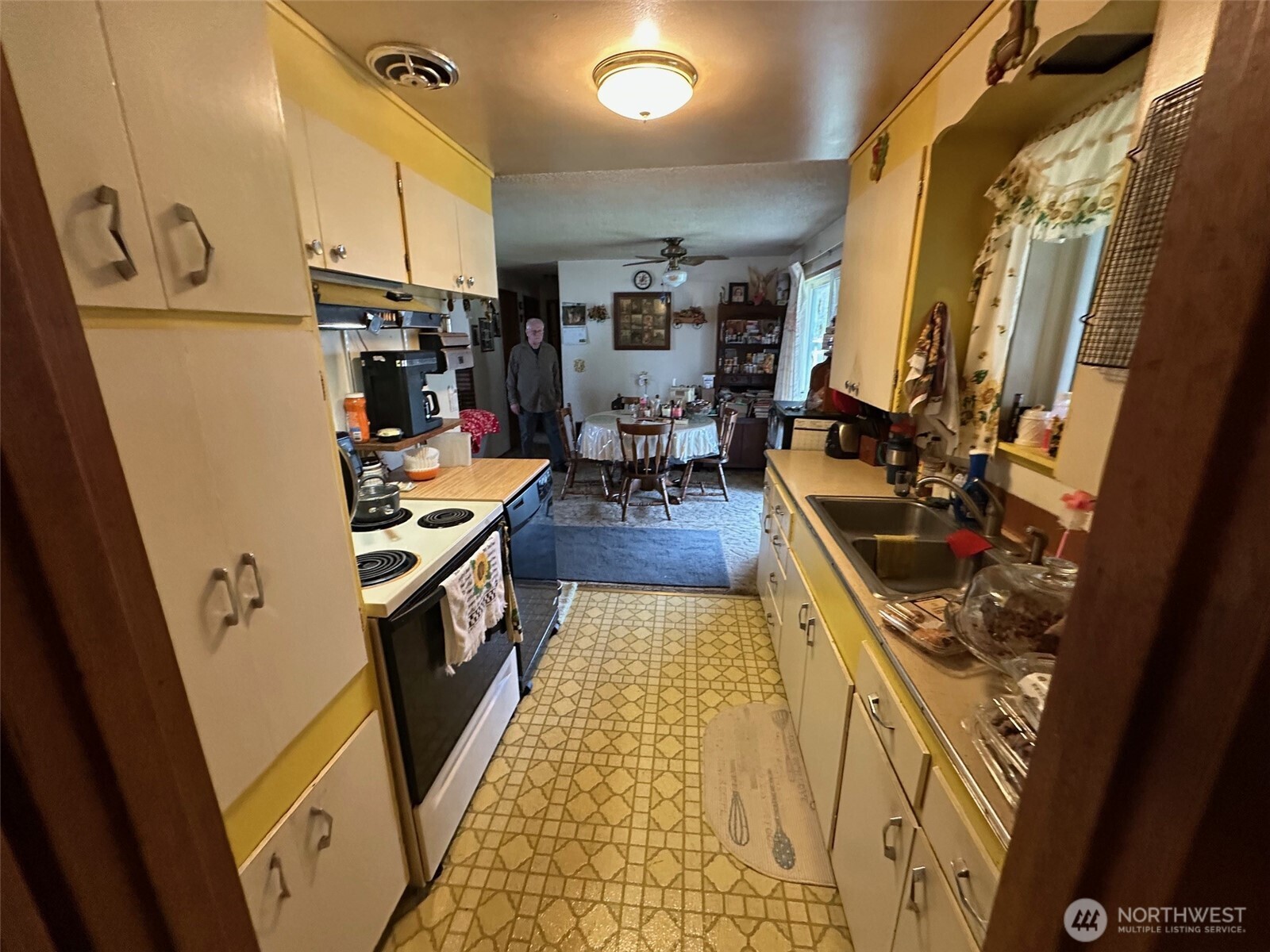 18302 A Street Property Photo 9
