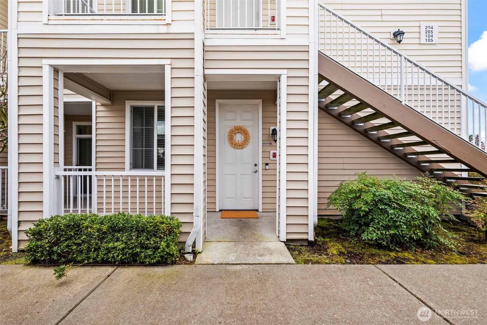 10016 186th Place 104 Property Photo 2